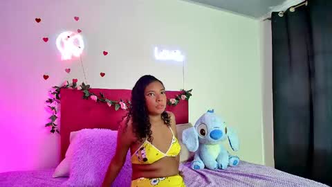 Snapshot of ellie_cute7 chatting on May 30, 7:22 pm ellie_cute7 online show from May 30, 7:22 pm