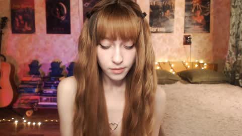 Snapshot of ellie_friendly chatting on December 5, 11:40 pm ellie_friendly online show from December 5, 11:40 pm