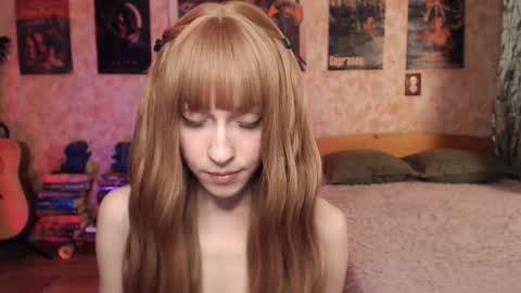 Snapshot of ellie_friendly chatting on December 5, 1:31 pm ellie_friendly online show from December 5, 1:31 pm