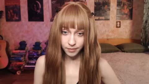 Snapshot of ellie_friendly chatting on January 14, 1:44 am ellie_friendly online show from January 14, 1:44 am