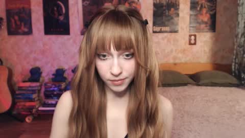 Snapshot of ellie_friendly chatting on February 7, 12:36 am ellie_friendly online show from February 7, 12:36 am