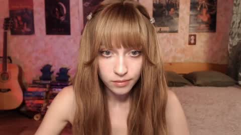 Snapshot of ellie_friendly chatting on July 9, 12:37 am ellie_friendly online show from July 9, 12:37 am