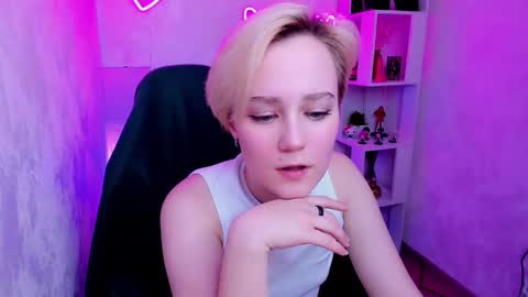 Ellie online show from December 4, 8:23 am