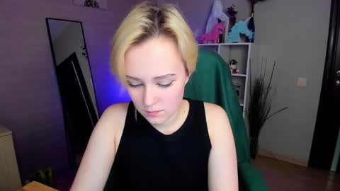 Ellie online show from December 14, 8:09 am