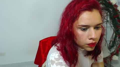 Snapshot of ellieconnor217 chatting on June 21, 1:52 am ellieconnor217 online show from June 21, 1:52 am