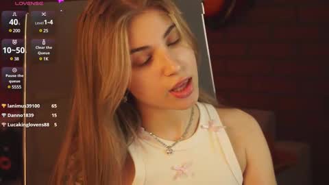 Snapshot of elliecutes chatting on March 2, 8:27 am elliecutes online show from March 2, 8:27 am