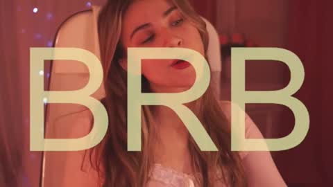 Snapshot of elliecutes chatting on October 26, 8:20 am elliecutes online show from October 26, 8:20 am