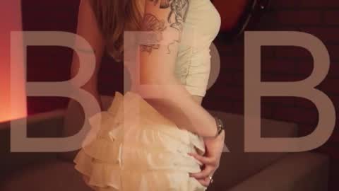 Snapshot of elliecutes chatting on November 3, 5:09 am elliecutes online show from November 3, 5:09 am