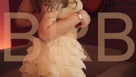 Snapshot of elliecutes chatting on November 10, 5:17 am elliecutes online show from November 10, 5:17 am