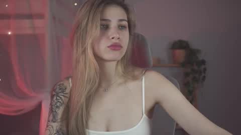 Snapshot of elliecutes chatting on November 22, 8:57 am elliecutes online show from November 22, 8:57 am