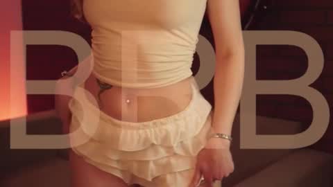 Snapshot of elliecutes chatting on November 29, 8:17 am elliecutes online show from November 29, 8:17 am