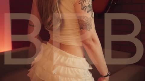 Snapshot of elliecutes chatting on November 30, 8:29 am elliecutes online show from November 30, 8:29 am