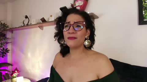 elliee1 online show from June 3, 12:19 pm