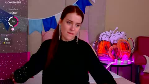 Snapshot of ellielarson chatting on September 27, 6:13 pm EllieLarson online show from September 27, 6:13 pm