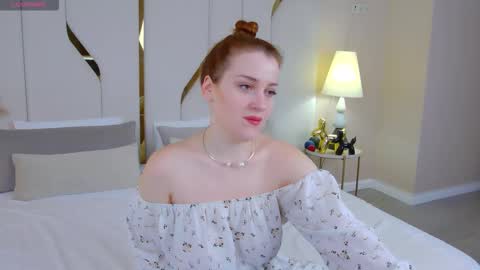 Snapshot of ellielarson chatting on October 12, 5:01 pm EllieLarson online show from October 12, 5:01 pm