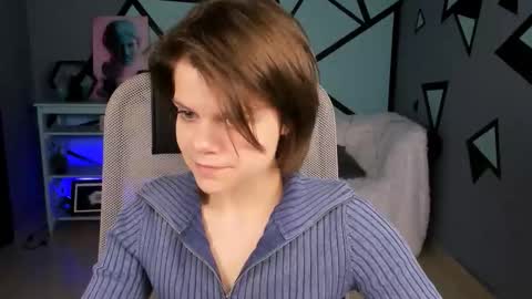 elliemurler online show from October 15, 8:47 am