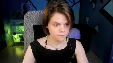 elliemurler online show from October 25, 9:06 am