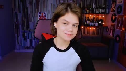 elliemurler online show from November 11, 9:09 am