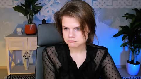 elliemurler online show from November 28, 9:12 am