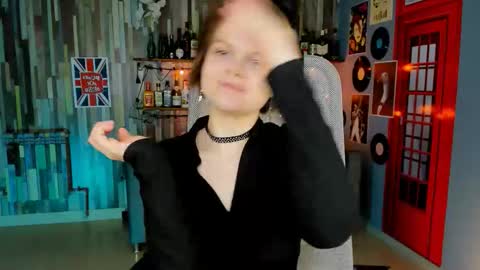 elliemurler online show from December 14, 1:27 pm