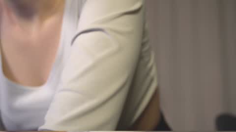 Snapshot of elliephant_ chatting on January 7, 3:12 pm just Emily online show from January 7, 3:12 pm