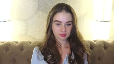 Snapshot of elliephant_ chatting on January 14, 12:24 pm just Emily online show from January 14, 12:24 pm