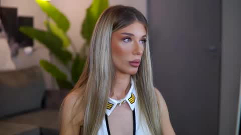 Ellie online show from December 17, 7:09 pm