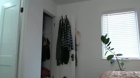 Snapshot of ellierowyn chatting on October 13, 8:20 pm Ellie Rowyn online show from October 13, 8:20 pm