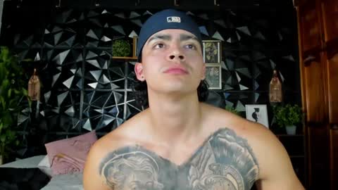 Snapshot of elliot_colton chatting on June 13, 10:51 pm Elloit Colton online show from June 13, 10:51 pm
