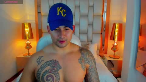 E L L I O T    V E L E Z online show from December 2, 8:11 pm