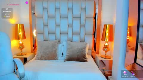 E L L I O T    V E L E Z online show from November 14, 8:51 pm