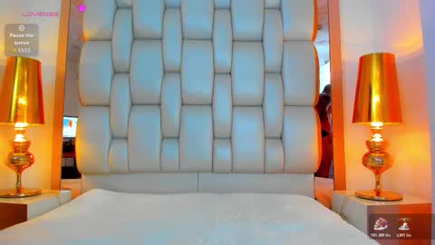 E L L I O T    V E L E Z online show from November 27, 9:06 pm