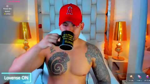 Snapshot of elliott_veelez chatting on July 9, 9:19 pm E L L I O T V E L E Z online show from July 9, 9:19 pm