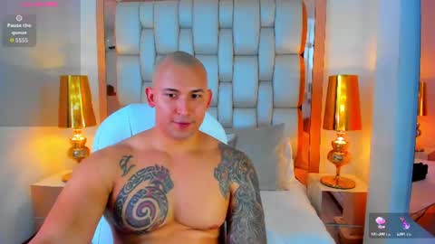 Snapshot of elliott_veelez chatting on July 11, 9:27 pm E L L I O T V E L E Z online show from July 11, 9:27 pm