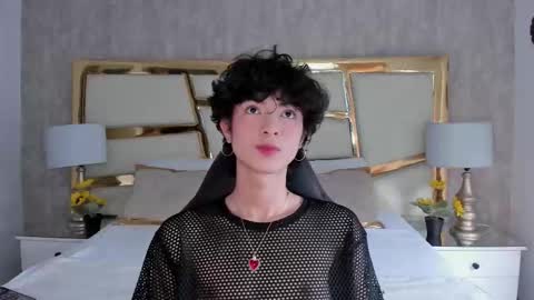 Snapshot of elliotvolkov chatting on December 18, 4:46 pm elliotvolkov online show from December 18, 4:46 pm