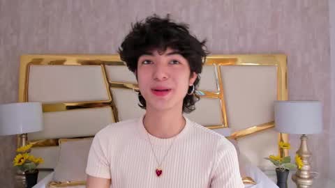 Snapshot of elliotvolkov chatting on December 19, 5:31 pm elliotvolkov online show from December 19, 5:31 pm