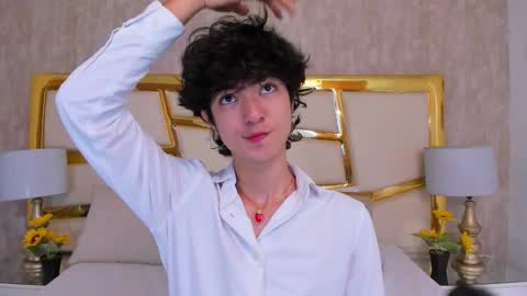 Snapshot of elliotvolkov chatting on December 20, 3:08 pm elliotvolkov online show from December 20, 3:08 pm