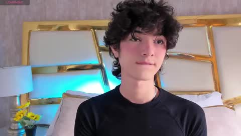 Snapshot of elliotvolkov chatting on January 15, 5:16 pm elliotvolkov online show from January 15, 5:16 pm