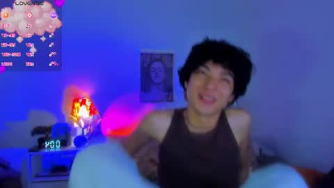 Snapshot of elliotvolkov chatting on June 17, 4:37 am elliotvolkov online show from June 17, 4:37 am