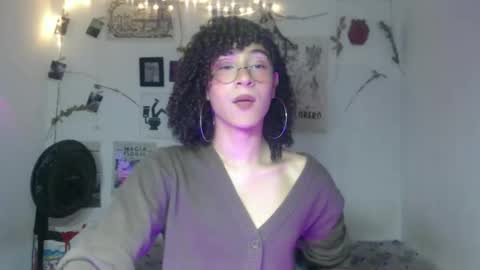 Snapshot of ellis_flowers chatting on February 11, 12:15 am . online show from February 11, 12:15 am