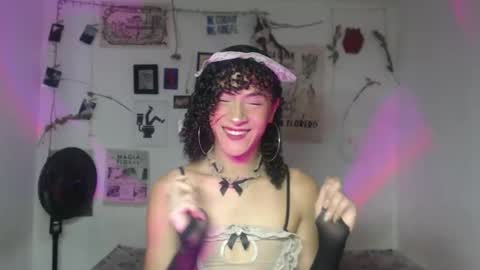 Snapshot of ellis_flowers chatting on March 2, 2:35 pm . online show from March 2, 2:35 pm