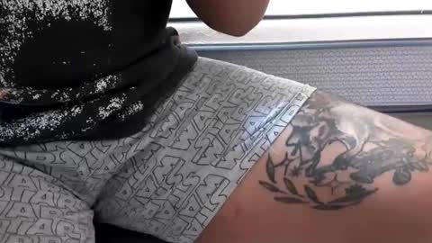 elluch0s online show from February 16, 3:27 pm