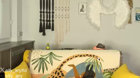 Snapshot of elly_ary chatting on January 10, 9:30 pm elly_ary online show from January 10, 9:30 pm