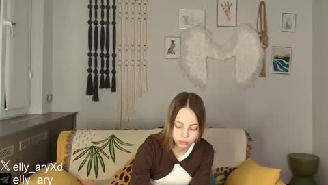 Snapshot of elly_ary chatting on January 12, 9:31 pm elly_ary online show from January 12, 9:31 pm