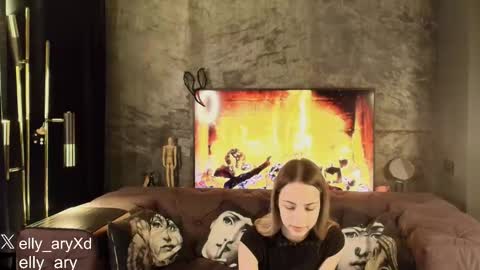 Snapshot of elly_ary chatting on February 5, 9:30 pm elly_ary online show from February 5, 9:30 pm