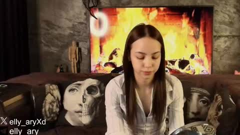 Snapshot of elly_ary chatting on February 27, 8:20 pm elly_ary online show from February 27, 8:20 pm