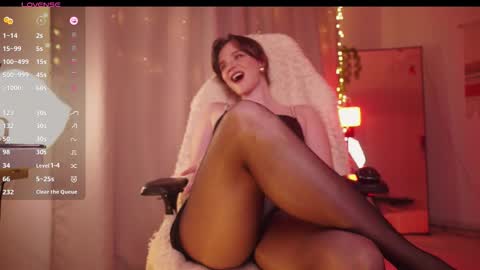 Snapshot of elly_belly chatting on February 21, 3:57 pm Elly online show from February 21, 3:57 pm