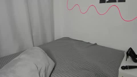 Elly online show from March 6, 7:21 pm