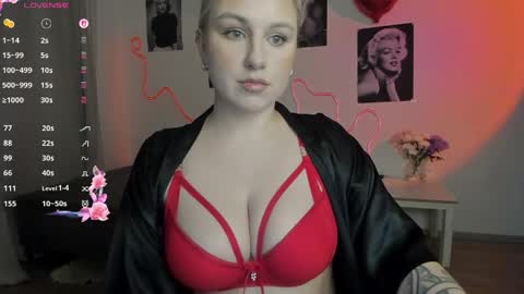 Elly online show from April 3, 6:39 pm