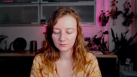 Snapshot of elly_helly chatting on December 14, 8:46 pm elly_helly online show from December 14, 8:46 pm